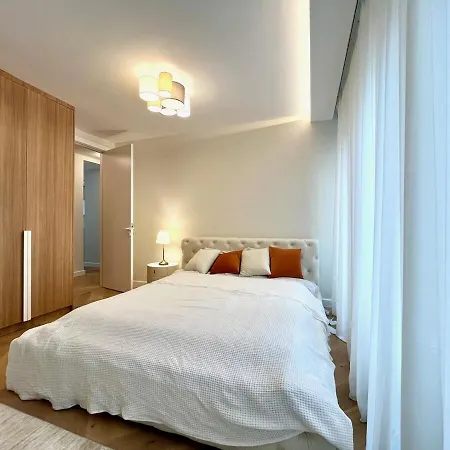 Luxury In The Heart Of Vracar דירה *